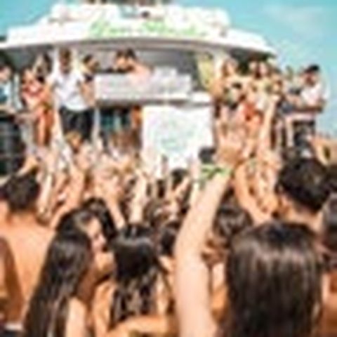 Boat party con estudiantes en la costa de Mojácar