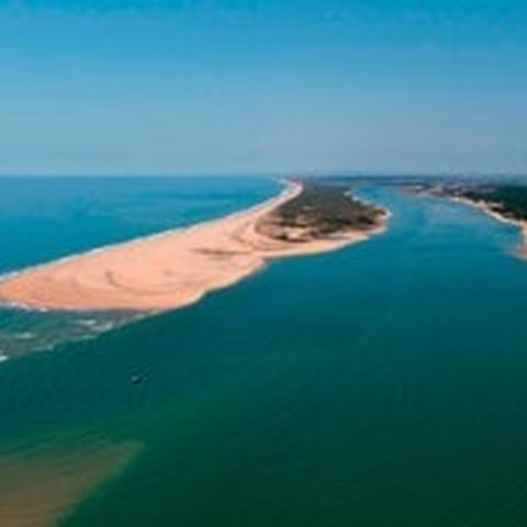 Vista aérea de la playa de la Bota y la flecha de Punta Umbría
