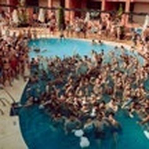 Pool party con fiesta de la espuma en Punta Umbría