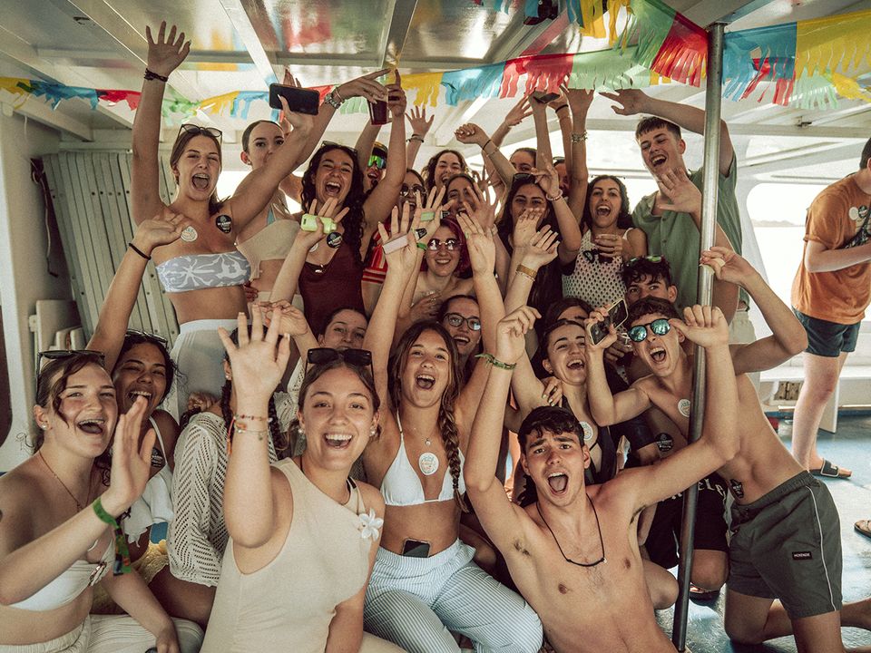 Pool party con fiesta de la espuma del viaje de fin de curso